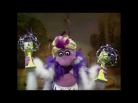 The Muppet Show - 523: Linda Ronstadt - Lola the Fan Dancer (1981)