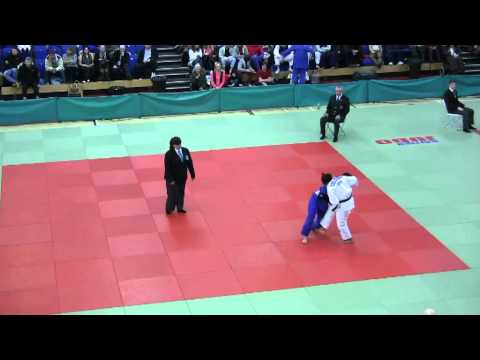 Nekoda Davis faces Sophie Cox at the 2013 British Championships