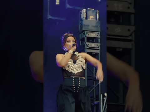 ⁠When @NellyFurtado joined @DomDolla on stage at @lollapalooza 🔥 🎥: IG/shevindphoto