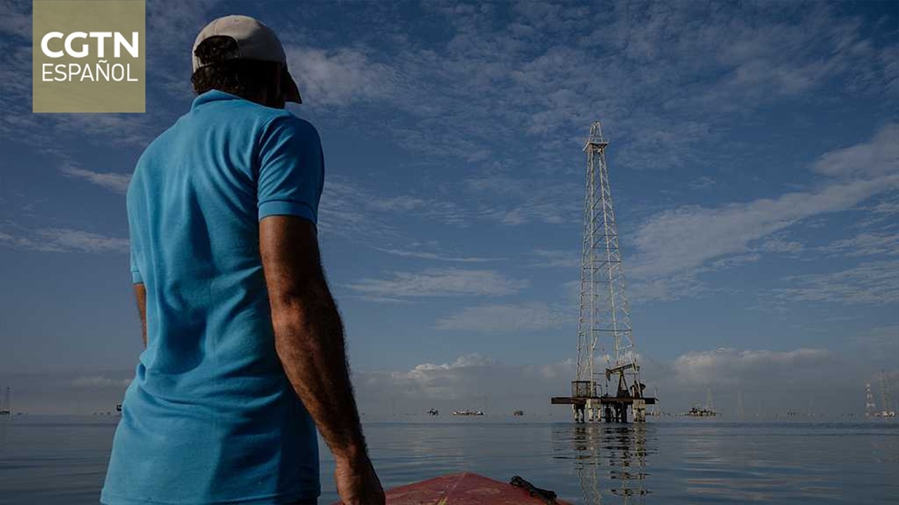 Académico cubano califica el acuerdo petrolero entre EE. UU. y Venezuela como un robo a mano armada