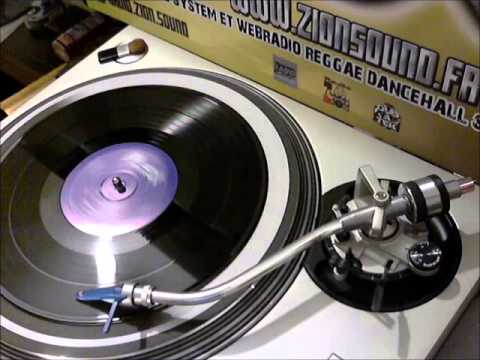 Peter Broggs-Peeping Tom-Jah Warrior Records(Vinyl Rip by Mini'Vibz)
