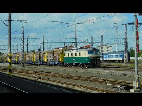 Lokomotiva 130.027 (E479.0027) s postrkem 123.022 s vlakem 59682 v žst. Olomouc