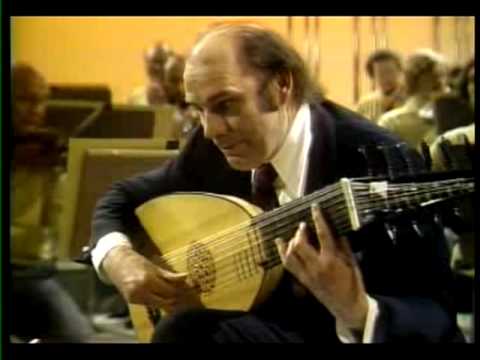 JULIAN BREAM PLAYS VIVALDI'S LUTE CONCERTO IN D