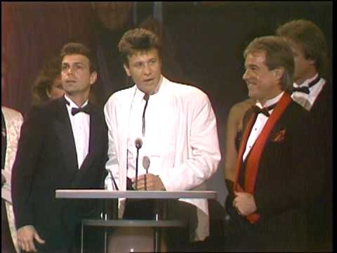 Chicago wins Favorite Pop/Rock Group- AMA 1986