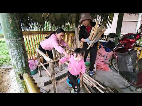 Thu was very happy when Hoi's mother came to visit her after a long time without seeing her.