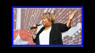 Hear mavis staples&#39; graceful new protest song &#39;build a bridge&#39;
