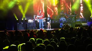 RICK SPRINGFIELD BROUGHT A KID UP ON STAGE DURING "DON'T TALK TO STRANGERS"