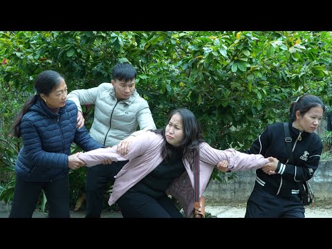 Tu Tieu, a courageous woman, confronts Linh to uncover the truth about her biological mother.