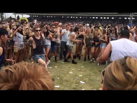 Crazy Ravers Dancing at Stereosonic Melbourne 2013