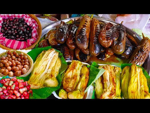 Morning Market Food Scenes @Deum Ampel Market - Fresh Foods And People Activities