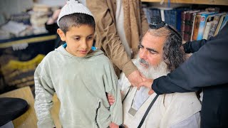 הרב שלום סבג - שיעורי וידאו - הרב שלום סבג✨ איך אפשר להינצל מאנשים שמחבקים אותך ומאחורי הגב יש להם קנאה ? – י״ט בכסלו ה׳תשפ״ה 🇮🇱