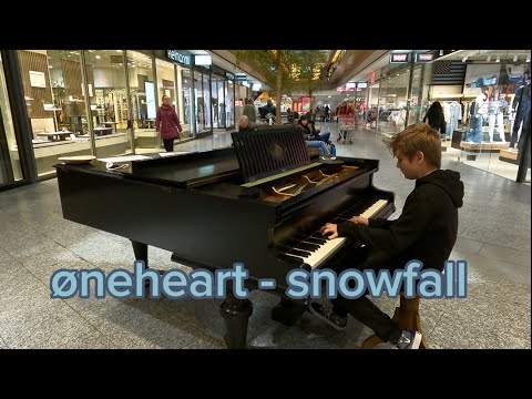 snowfall - oneheart x reidenshi -  piano in a shopping mall - piano in public