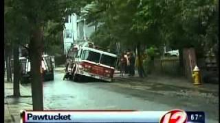 preview picture of video 'pawtucket fire truck in sinkhole'