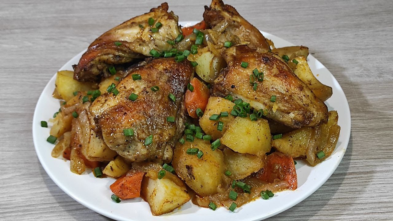 курячі бедра з картоплею — відеорецепт