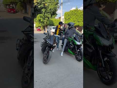 Cuando te gusta la chava de la otra moto. #moto #humor #bikeride #viral