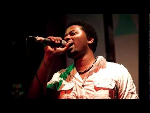 Valete feat Azagaia - À Espera