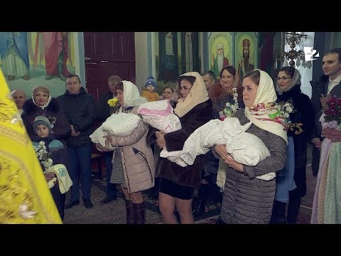 Interpretul Oleg DONŢU şi-a încreştinat TRIPLEŢII!