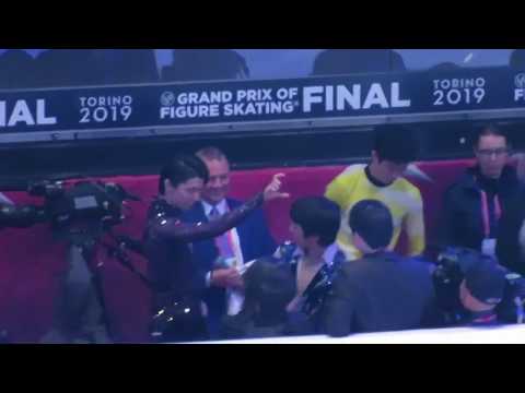 GPF2019 Yuzuru talking to Shun Sato before Victory Ceremony