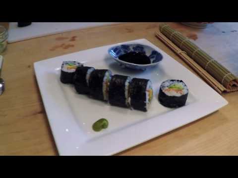 How To Make Salmon, Avocado & Cucumber Maki Sushi Rolls
