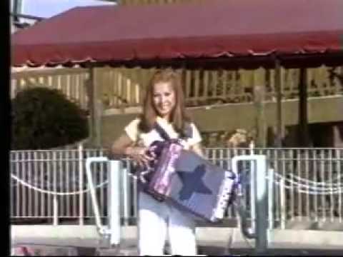 Feliz como una Lombriz - PRISILA Y SUS BALAS DE PLATA (VIDEO OFICIAL)