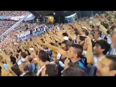 "Hay que ganar la Copa Libertadores" Barra: La Guardia Imperial • Club: Racing Club