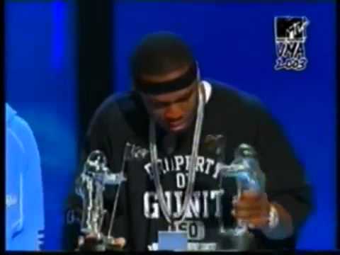 2003 - 50 Cent i Eminem odbierają nagrodę Best Rap Video podczas MTV VMA [PL / Napisy]