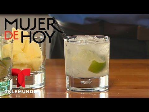 How to make a Pineapple-Lemongrass Caipirinha | Telemundo Mujer | Telemundo