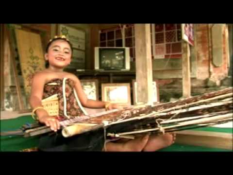Putu Tiara - Kain Gringsing (Official Video Clip)  | Lagu Bali Anak