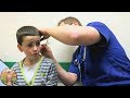 Cet enfant dit avoir mis un crayon dans son oreille, mais le médecin en extrait bien pire…