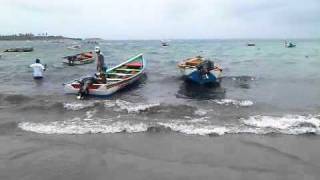 preview picture of video 'A la orilla de la playa en Chichiriviche'