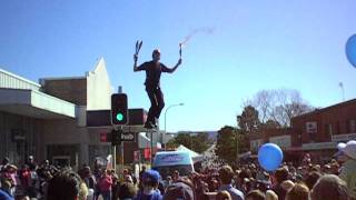 preview picture of video 'Spring into Corrimal 2011. World champion unicyclist performs.'