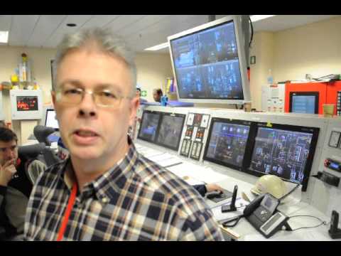 Maskinchefen i maskinrummets kontrollrum