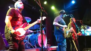 Hateen - Monocromático