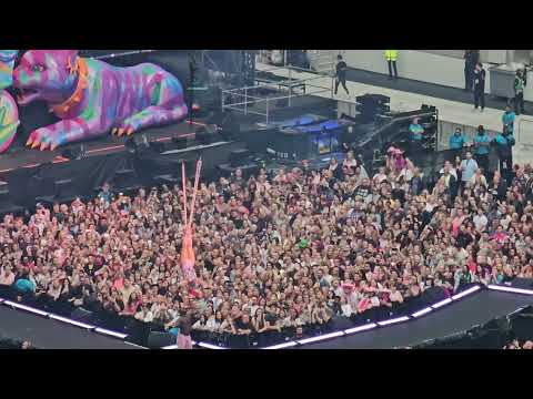 Pink Tottenham Hotspur Stadium 160624