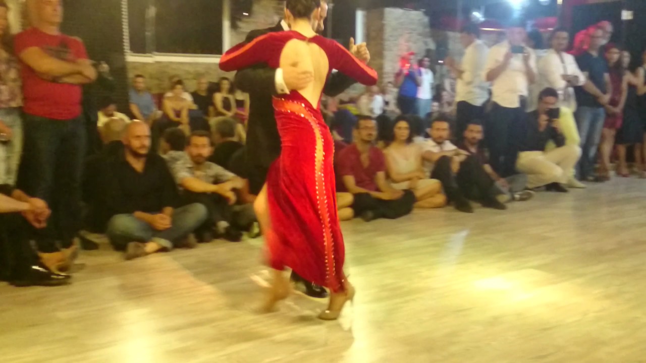 Video thumbnail for Daniel Nacucchio & Cristina Sosa. Corrientes y Esmeralda/Osvaldo Pugliese .Milonga El Huracan