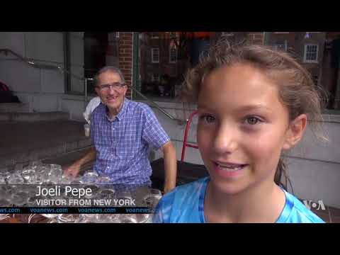 Glass Harpist Awes Audiences by Playing Glasses Filled with Water