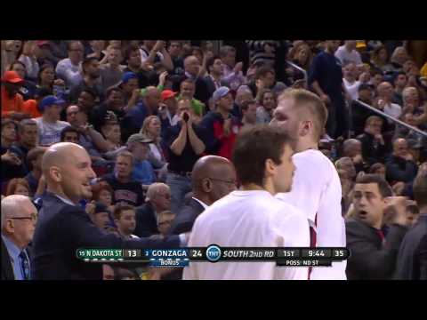 North Dakota State vs. Gonzaga: Przemek Karnowski jump hook