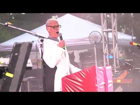 John Waters Introduces DEVO at Burger Boogaloo in Oakland CA 6-30-18
