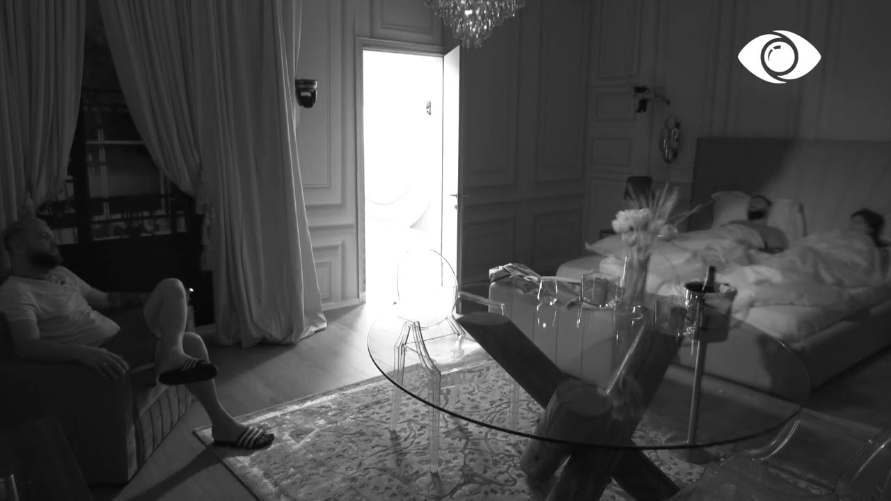 Dyshja në suitë/ Lorenci i dhuron një trëndafil Jorit