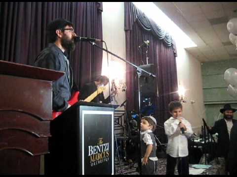 Ruvi Abenaim singing "Ya'alili" with Bentzi Marcus!