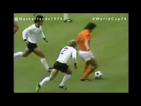 Johan Cruyff wrongfoots Beckenbauer, Rep misses in final #WorldCup74