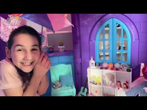 Nazlı Amerikan Girl Bebekleriyle Oynuyor