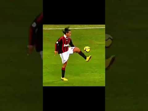 Skills set Ronaldinho moments #ronaldinhofutevolei #viralvideo #viralshorts #footballshorts