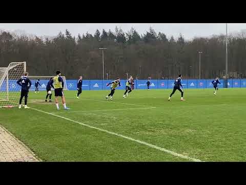 Treino de cruzamento e finalização