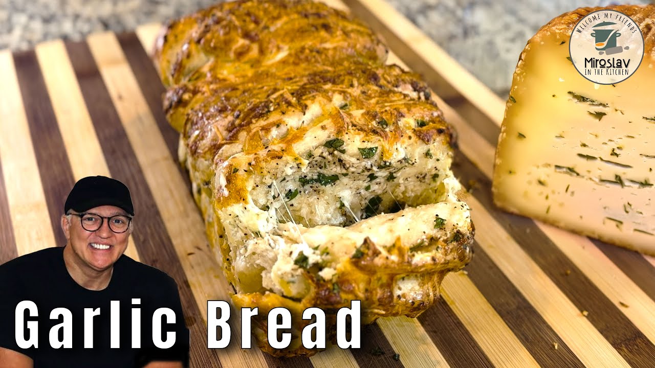 🍞🧄 Cheesy Garlic Pull-Apart Bread – Quick and Easy Recipe!