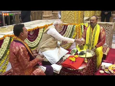 प्रधानमंत्री नरेन्द्र मोदी ने सोमनाथ मंदिर, गुजरात में पूजन कियाा