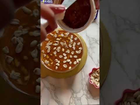 🍨 SNICKERS Ice Cream Cake #ytshorts #shorts #icecream #caramel #chocolate #peanuts #trending #viral