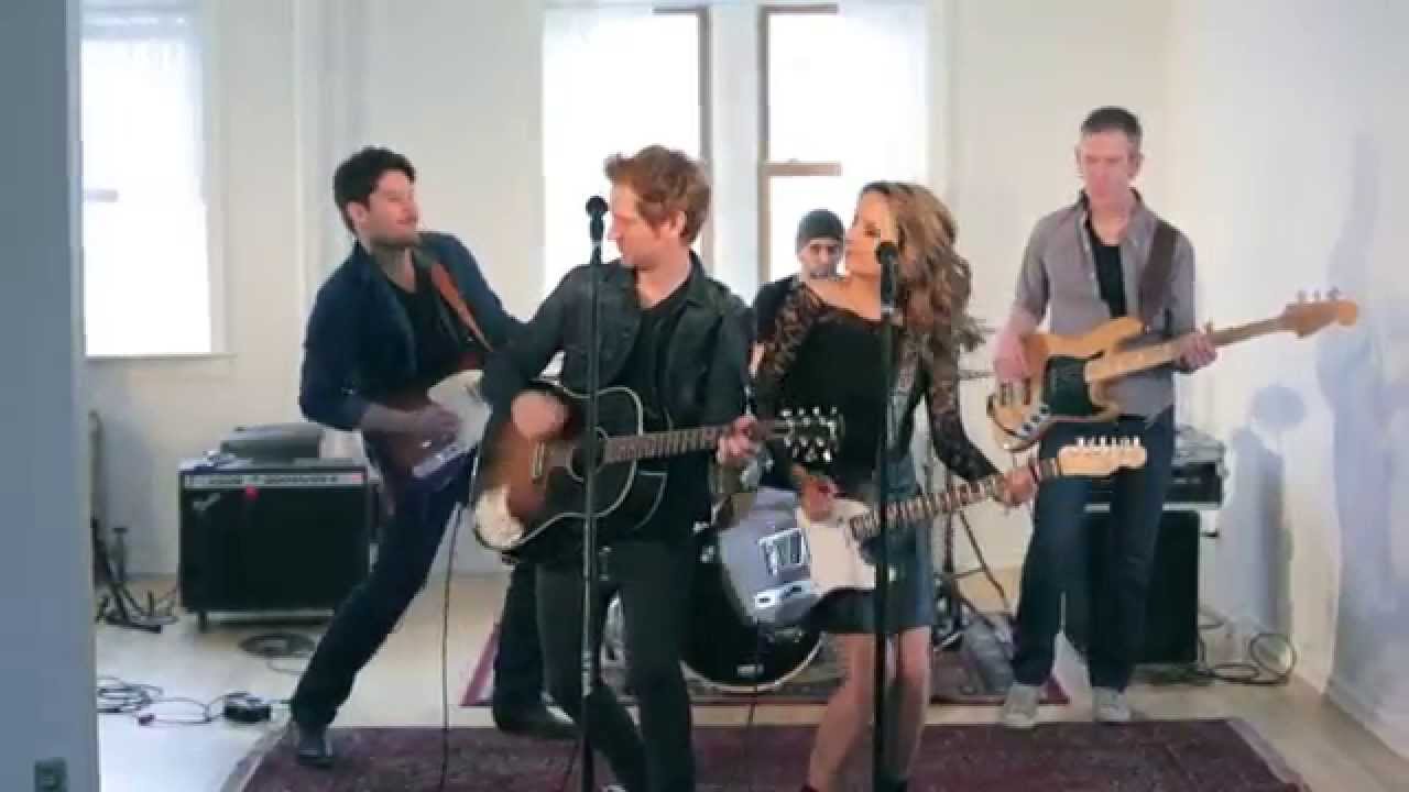 Keith and Renee Shoulda Stayed In Bed (Official Music Video) 2015