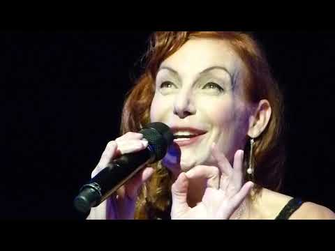 UTE LEMPER - Comienzo del concierto en el CCK (sábado 30.9.2017) - 00062