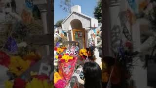 Dos Coronas, &quot;Cadetes de Linares&quot;, en la tumba de mi Abuelita.